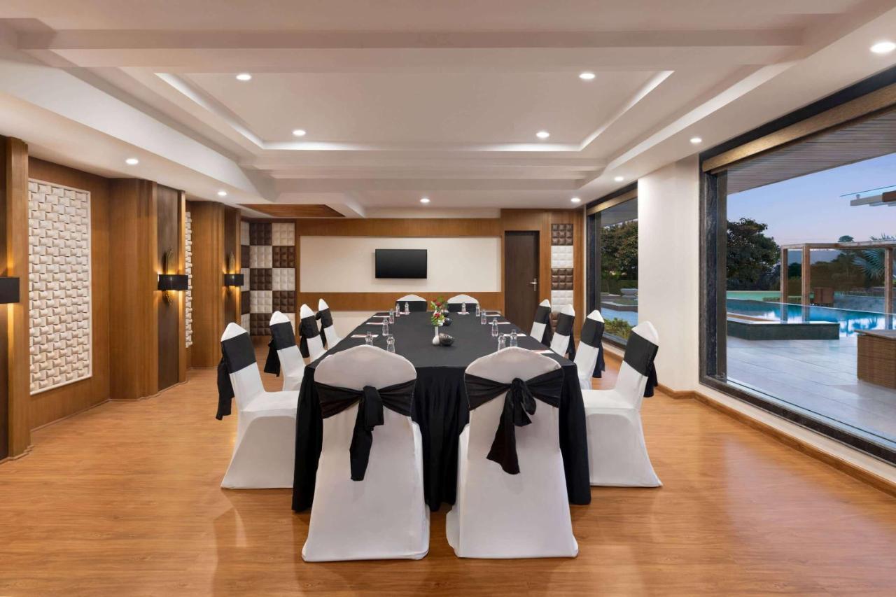 Ramada By Wyndham Varanasi Katesar Chandauli Zewnętrze zdjęcie