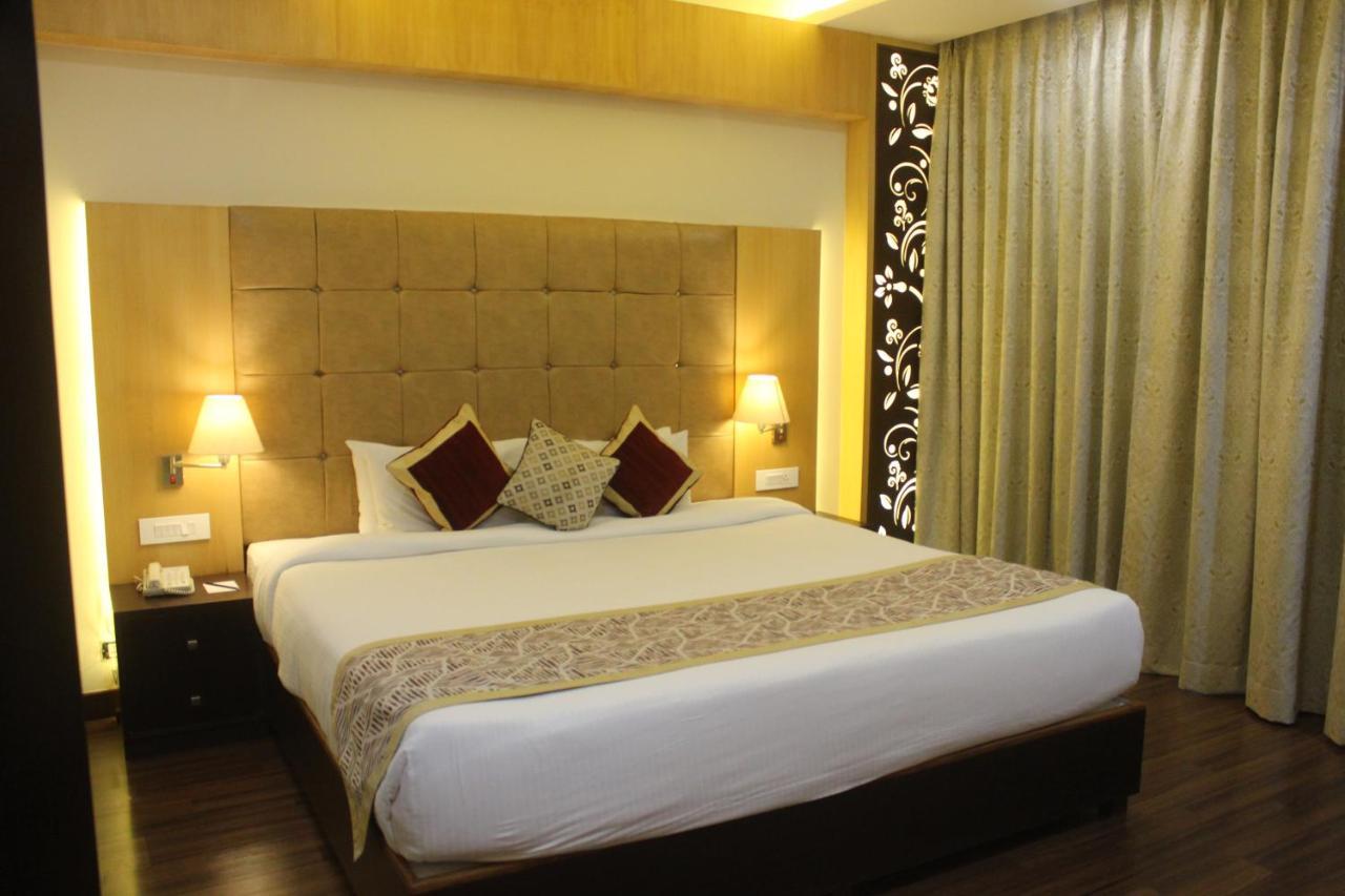 Ramada By Wyndham Varanasi Katesar Chandauli Zewnętrze zdjęcie